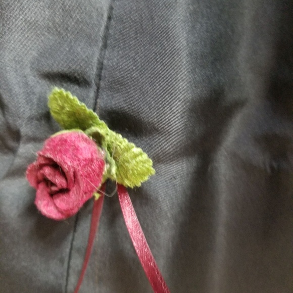 Dramatic, vintage black dress with roses - Picture 3 of 5